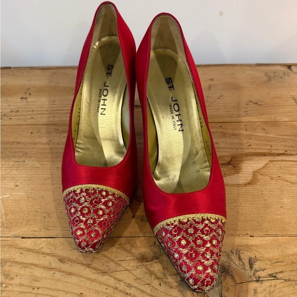 St John Red Satin Embellished Heels Made in Italy Size 7B Elevated Bollywood - Picture 3 of 8